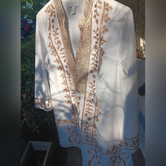Embroidered White and Gold Men's Shirt - Picture 4 of 11